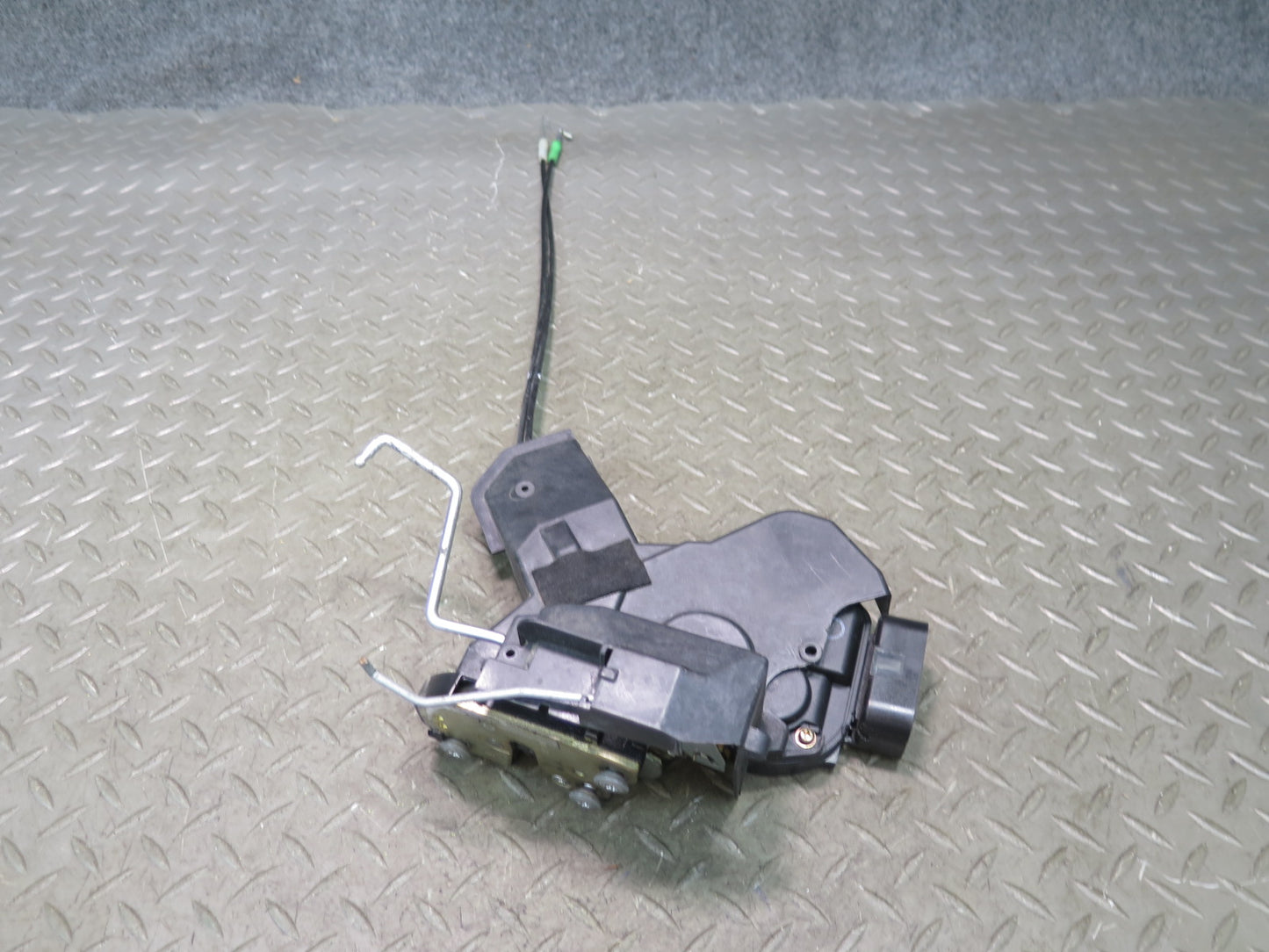 00-05 Toyota MR2 Spyder ZZW30L Right Door Lock Latch Actuator OEM