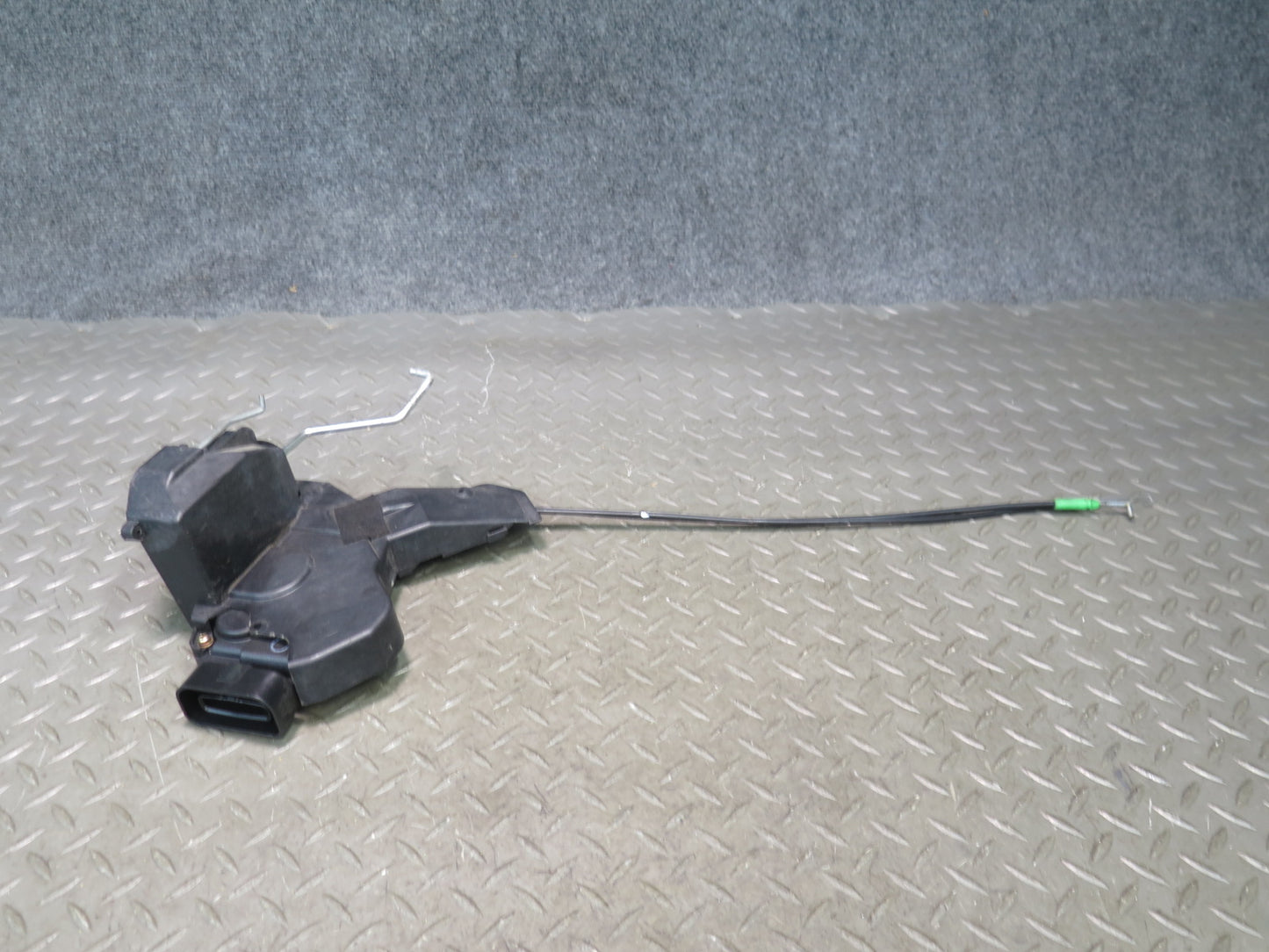 00-05 Toyota MR2 Spyder ZZW30L Right Door Lock Latch Actuator OEM