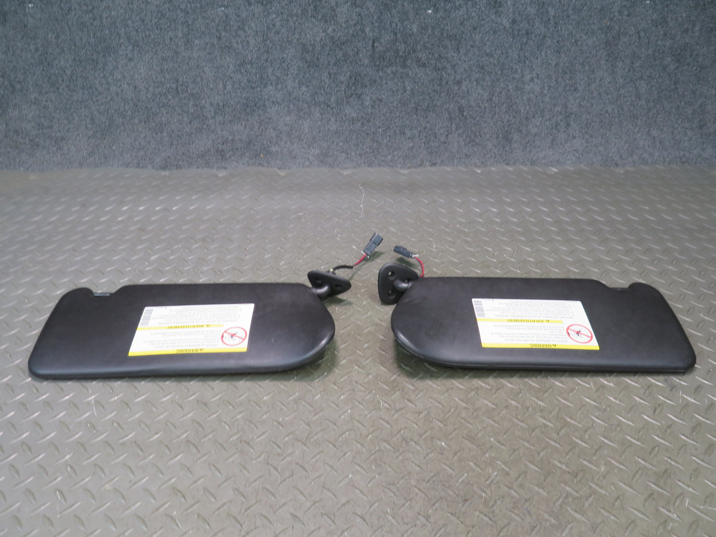 03-06 Chevrolet SSR Set of 2 Front Left & Right Sun Visor Black OEM