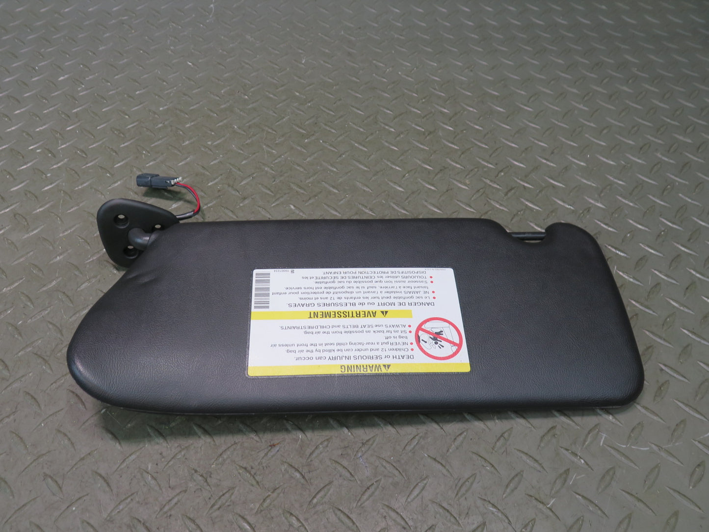 03-06 Chevrolet SSR Set of 2 Front Left & Right Sun Visor Black OEM