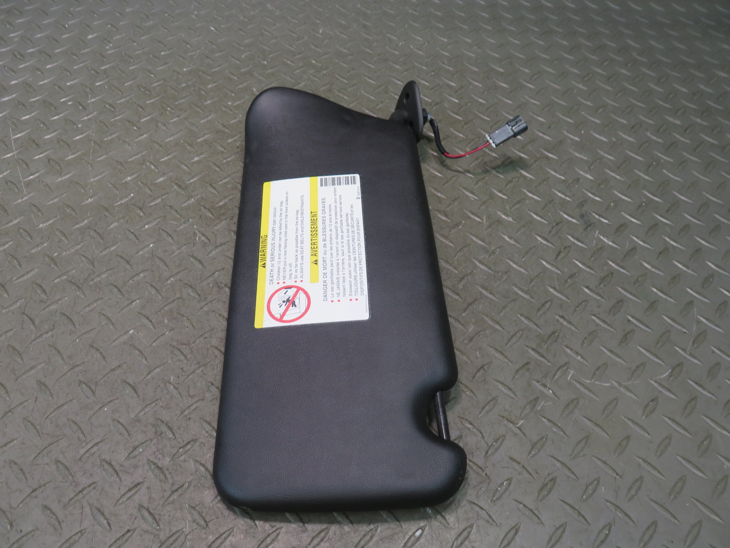 03-06 Chevrolet SSR Set of 2 Front Left & Right Sun Visor Black OEM