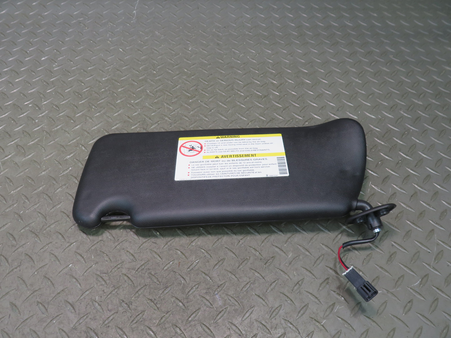 03-06 Chevrolet SSR Set of 2 Front Left & Right Sun Visor Black OEM