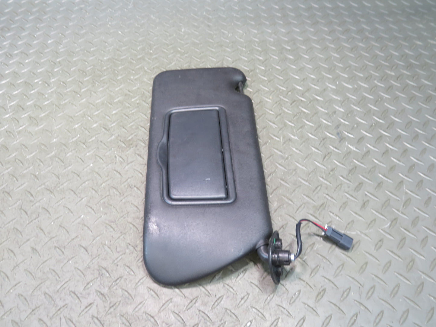 03-06 Chevrolet SSR Set of 2 Front Left & Right Sun Visor Black OEM