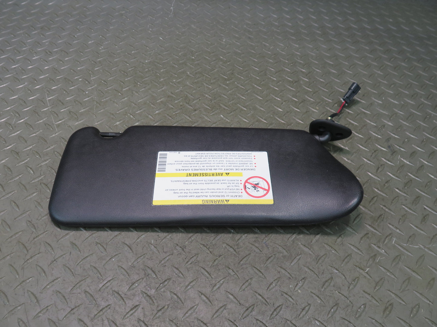 03-06 Chevrolet SSR Set of 2 Front Left & Right Sun Visor Black OEM
