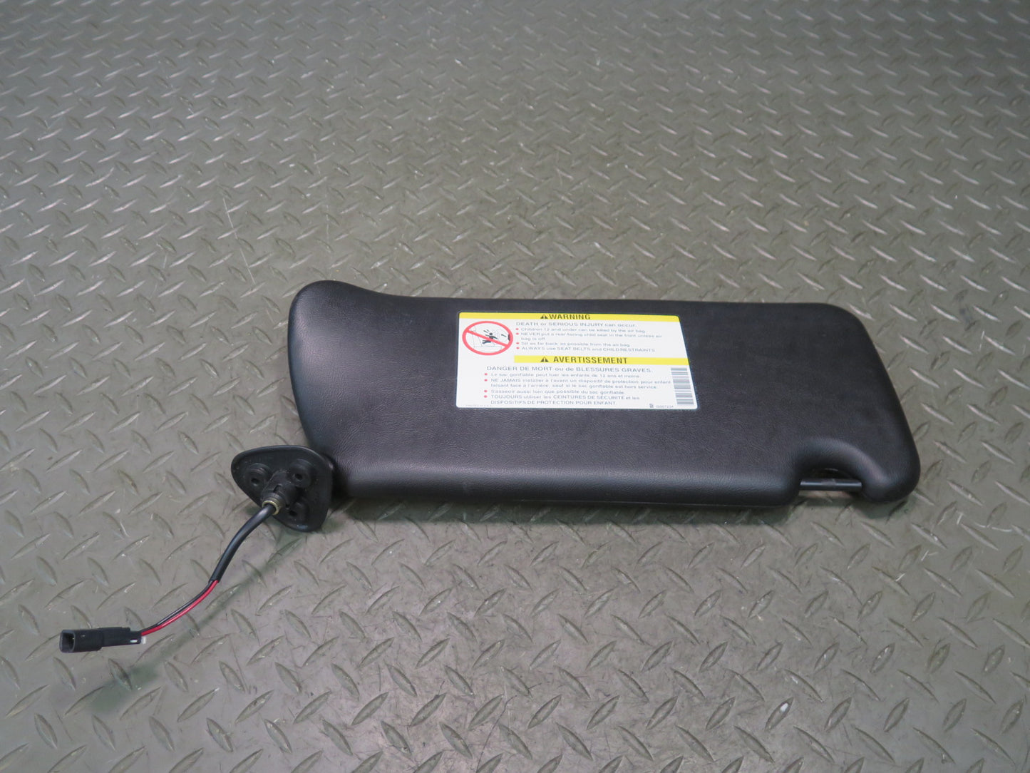 03-06 Chevrolet SSR Set of 2 Front Left & Right Sun Visor Black OEM