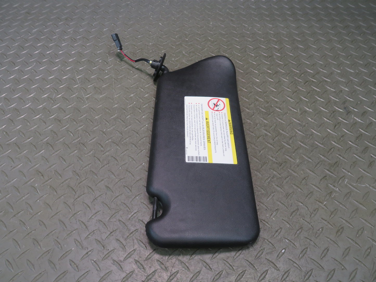 03-06 Chevrolet SSR Set of 2 Front Left & Right Sun Visor Black OEM
