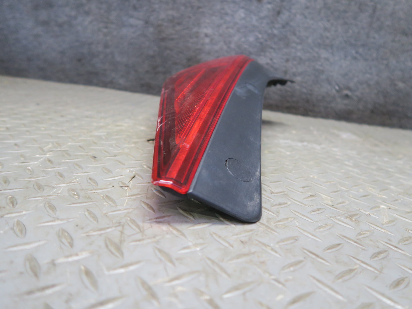 03-05 Nissan Z33 350Z Rear Right LED Tail Light Lamp OEM