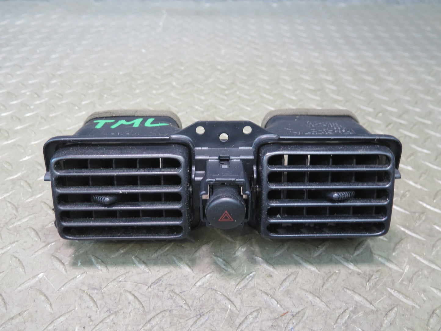 00-05 Toyota MR2 Spyder ZZW30L Dash Front Center Air Vent Grille w Hazard Switch