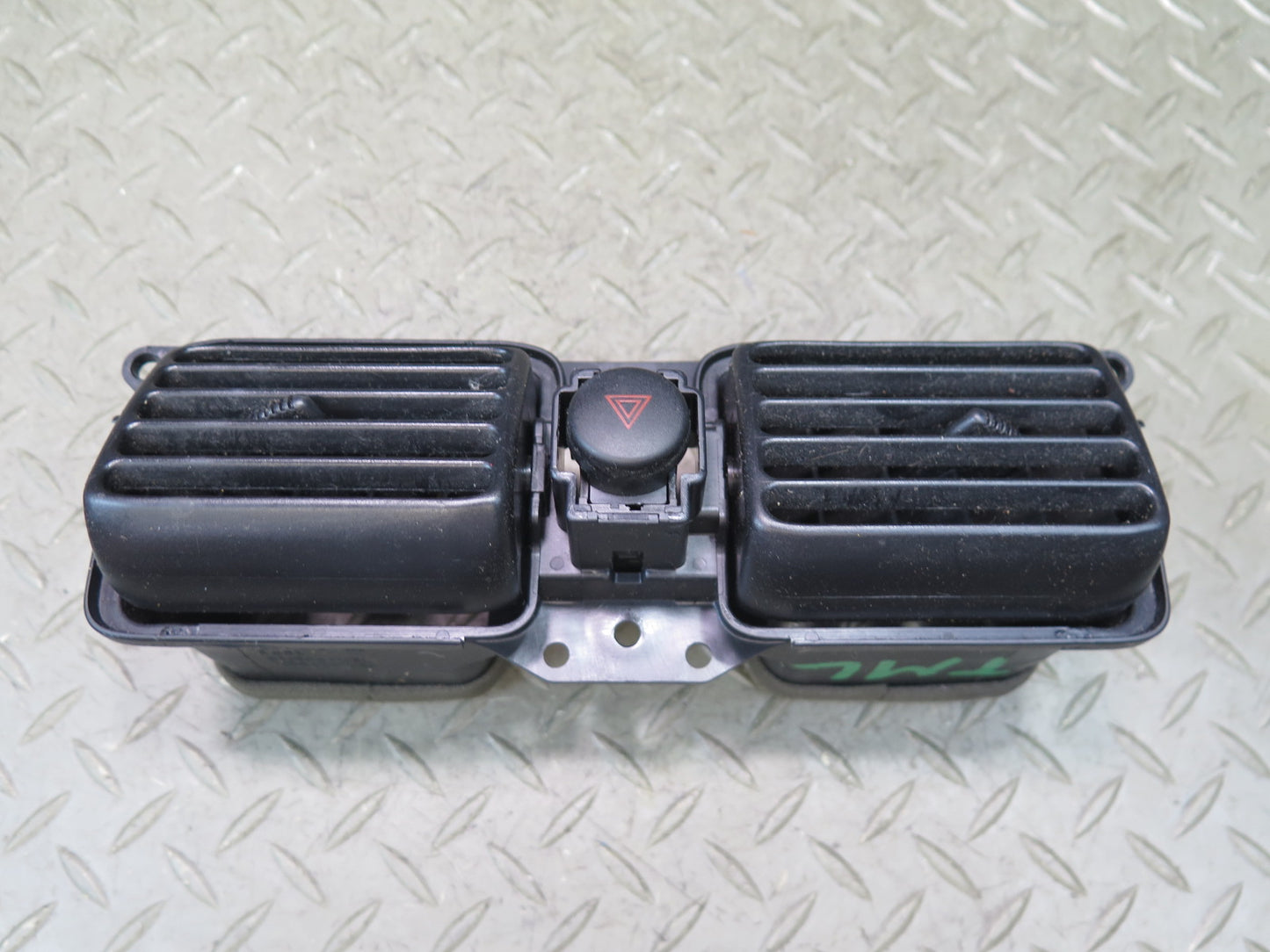 00-05 Toyota MR2 Spyder ZZW30L Dash Front Center Air Vent Grille w Hazard Switch