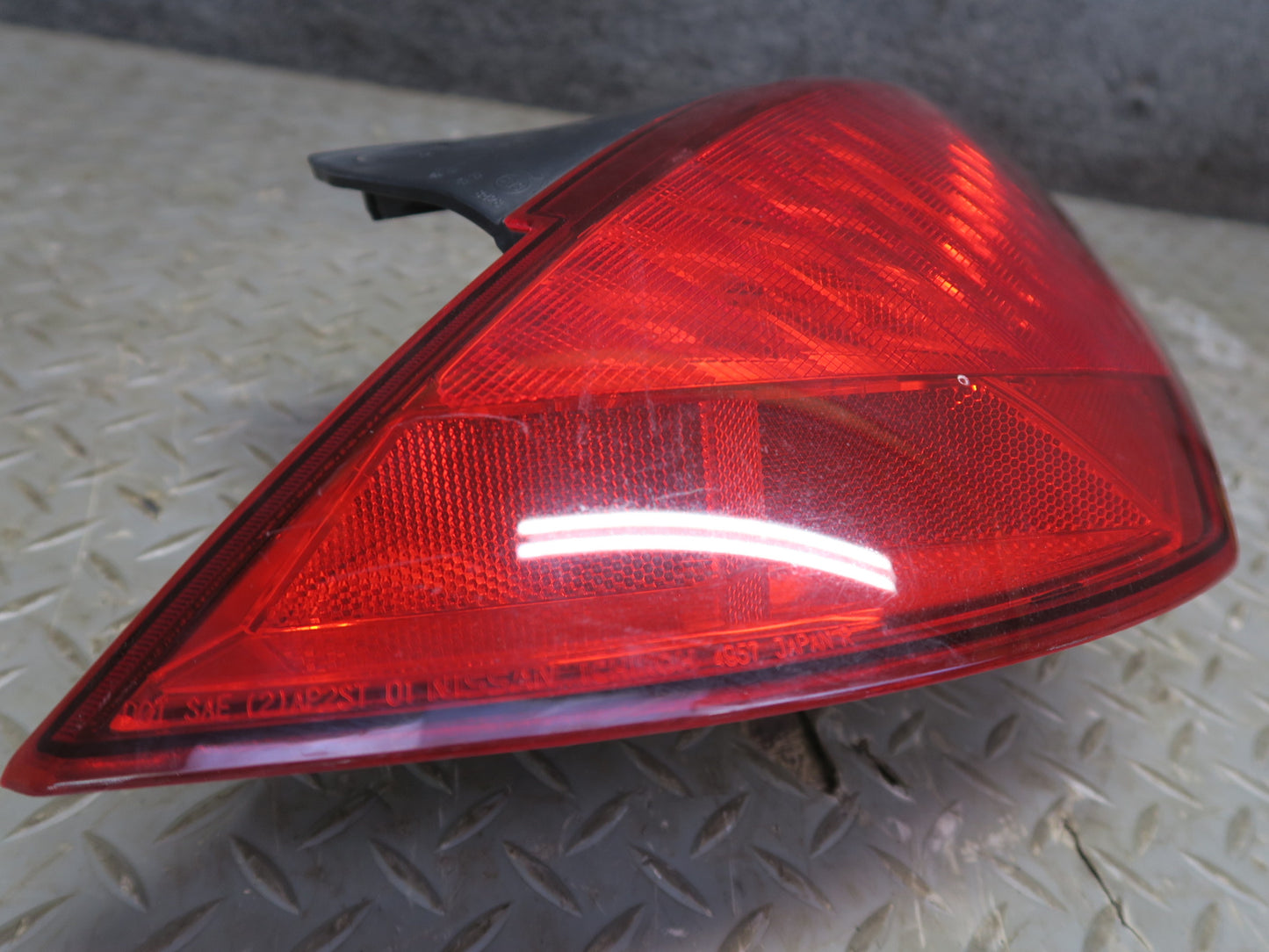 03-05 Nissan Z33 350Z Rear Right LED Tail Light Lamp OEM