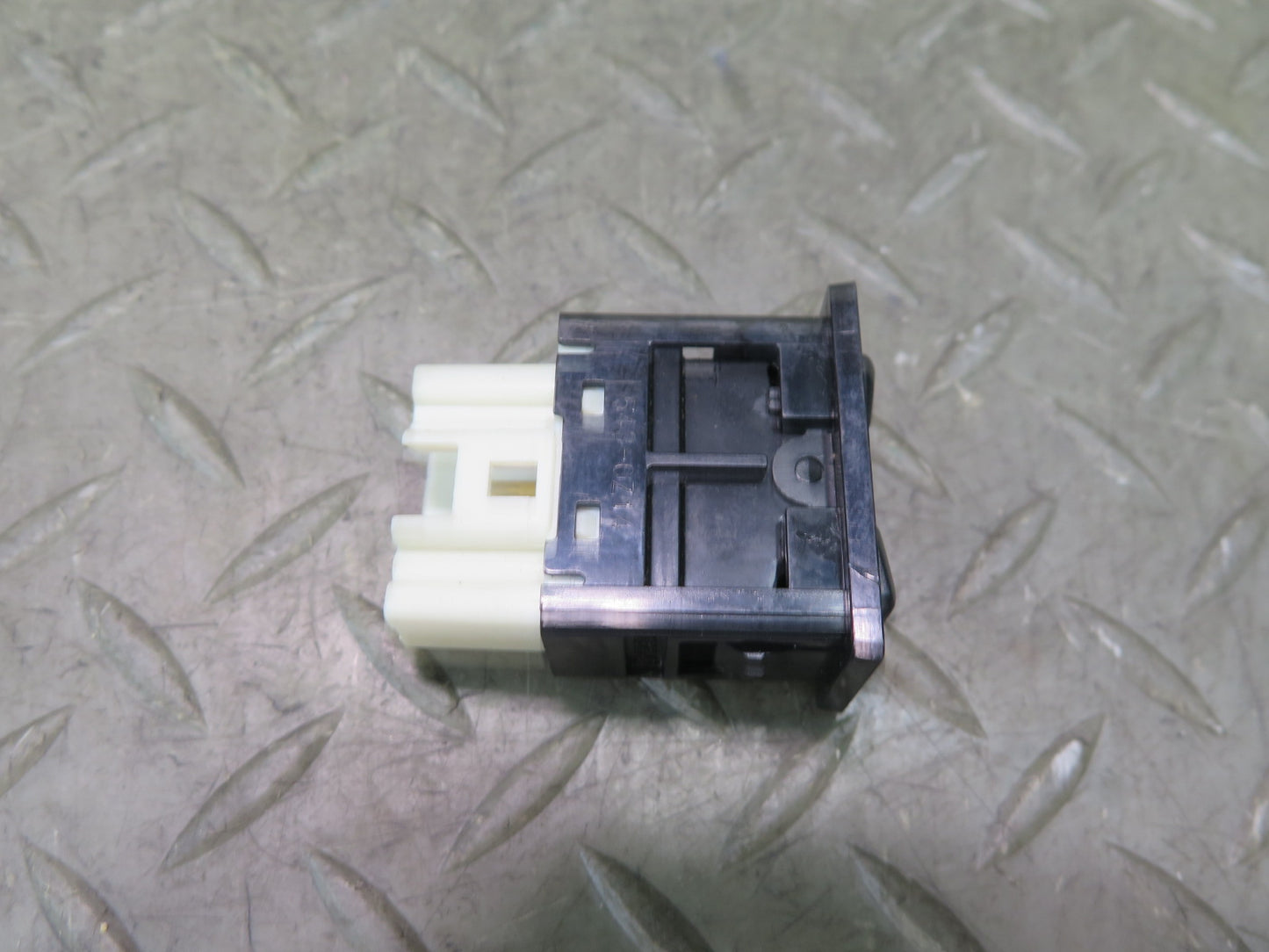 00-05 Toyota MR2 Spyder ZZW30L Door Central Lock Unlock Button Switch OEM