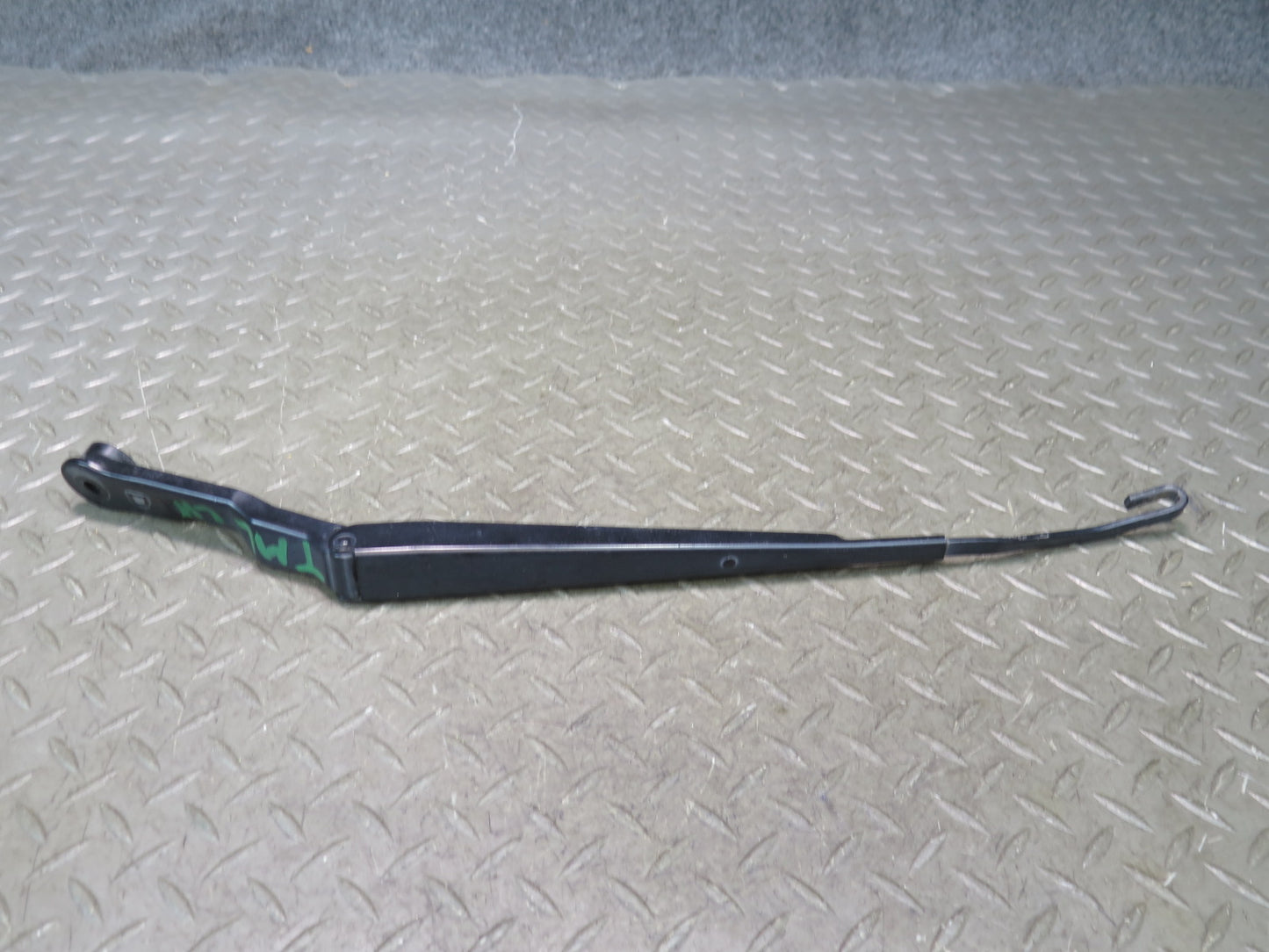 00-05 Toyota MR2 Spyder ZZW30L Set of 2 Front Left & Right Wiper Arm OEM