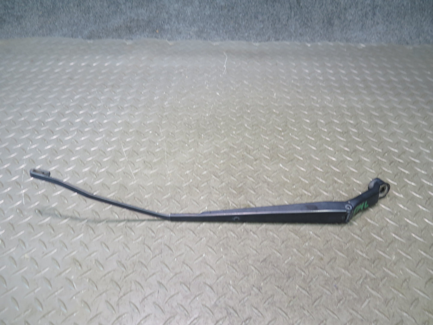 00-05 Toyota MR2 Spyder ZZW30L Set of 2 Front Left & Right Wiper Arm OEM