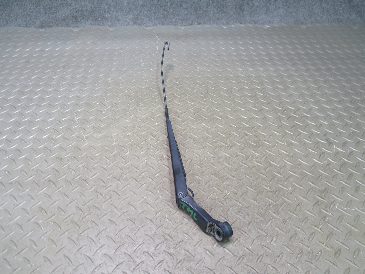 00-05 Toyota MR2 Spyder ZZW30L Set of 2 Front Left & Right Wiper Arm OEM