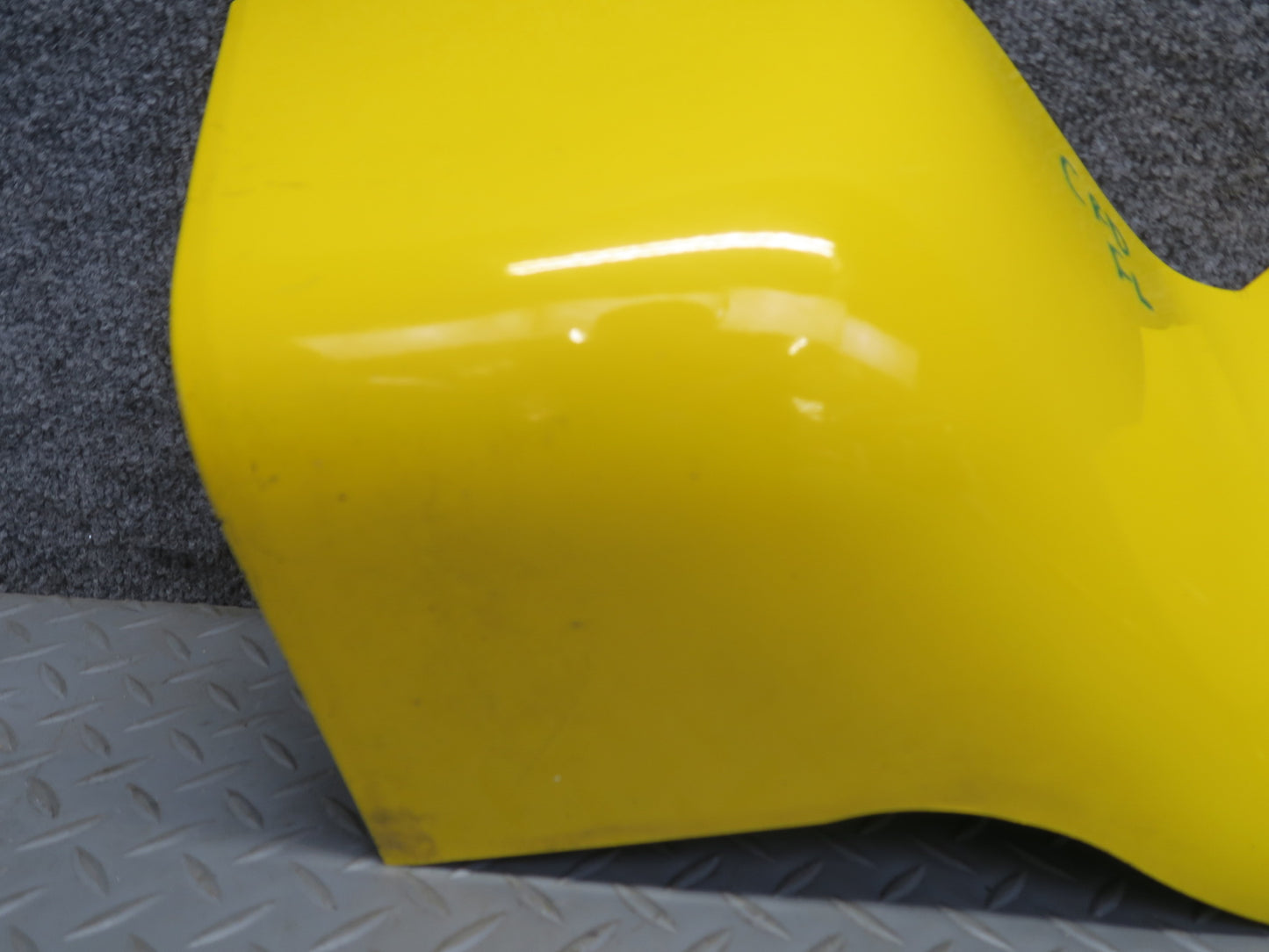 03-06 Chevrolet SSR Front Left Fender Rocker Molding Yellow OEM