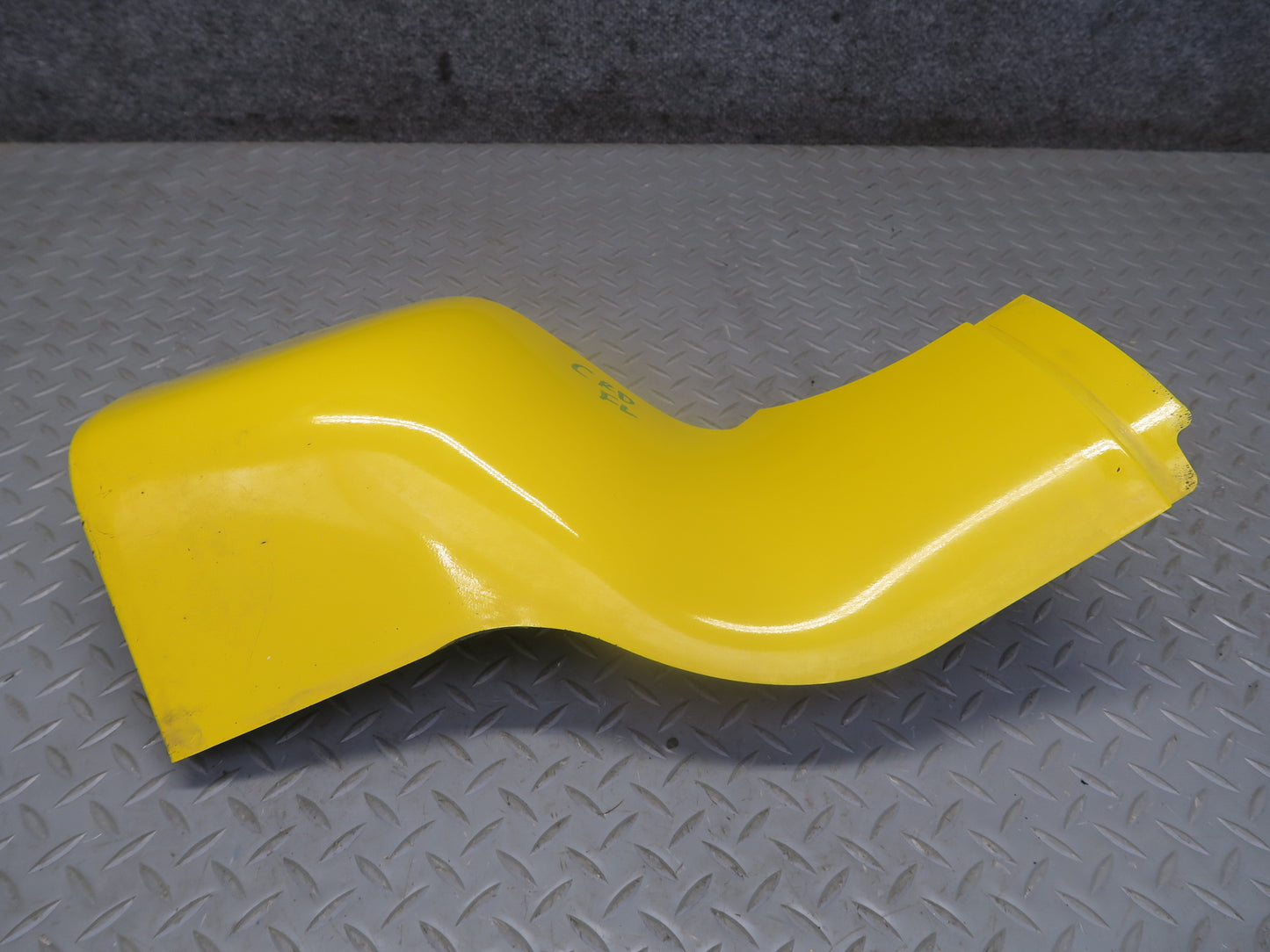 03-06 Chevrolet SSR Front Left Fender Rocker Molding Yellow OEM