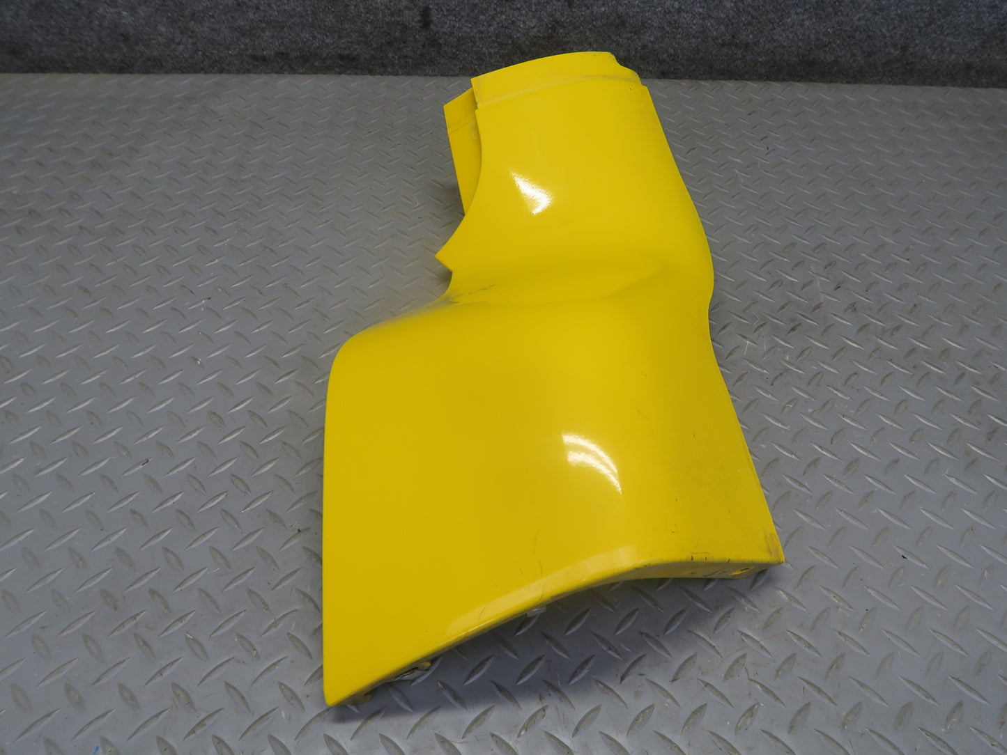 03-06 Chevrolet SSR Front Left Fender Rocker Molding Yellow OEM