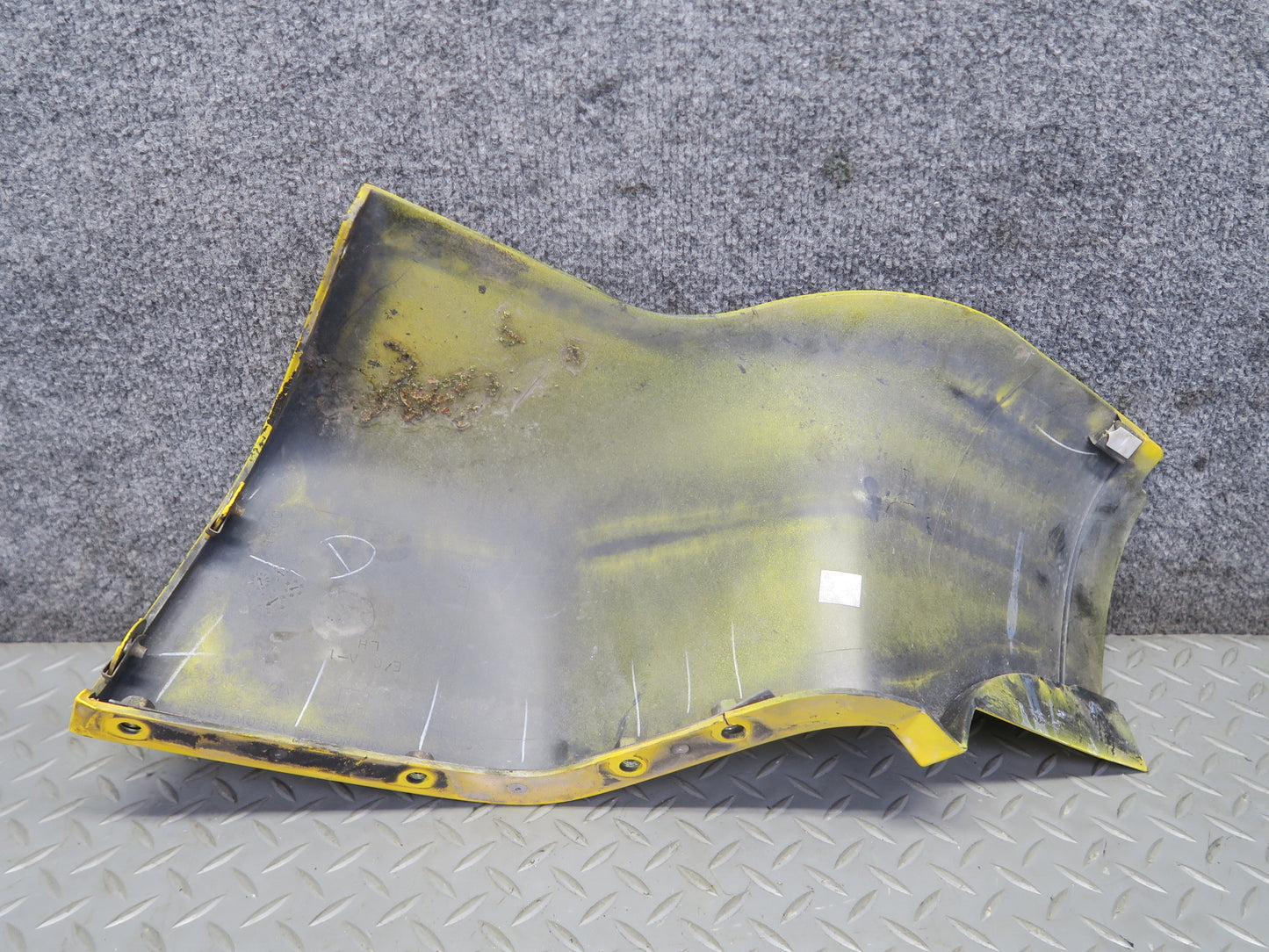 03-06 Chevrolet SSR Front Left Fender Rocker Molding Yellow OEM