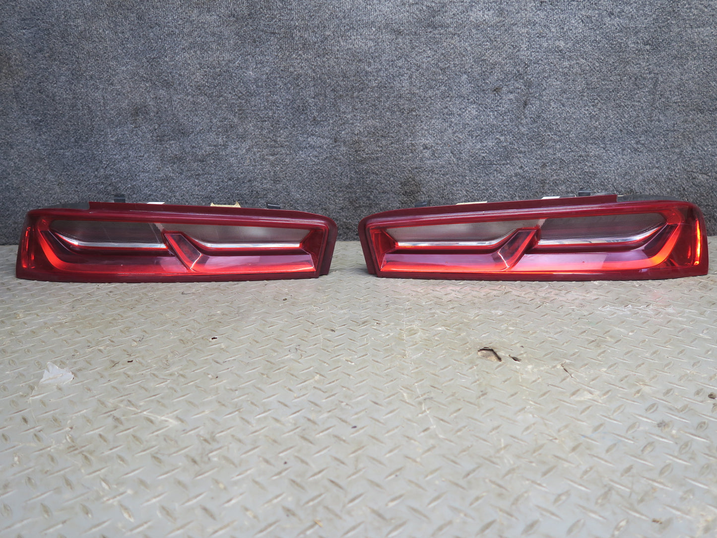 16-18 Chevrolet Camaro Set of 2 Rear Left & Right LED Tail Light Lamp OEM