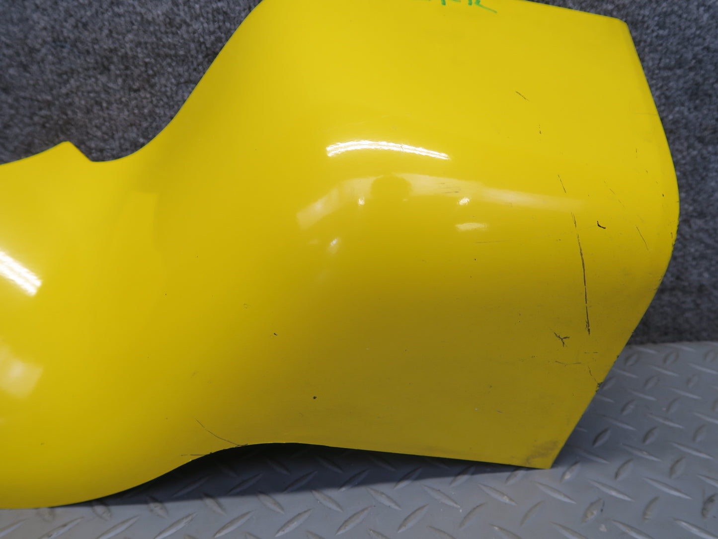 03-06 Chevrolet SSR Front Right Fender Rocker Molding Yellow OEM