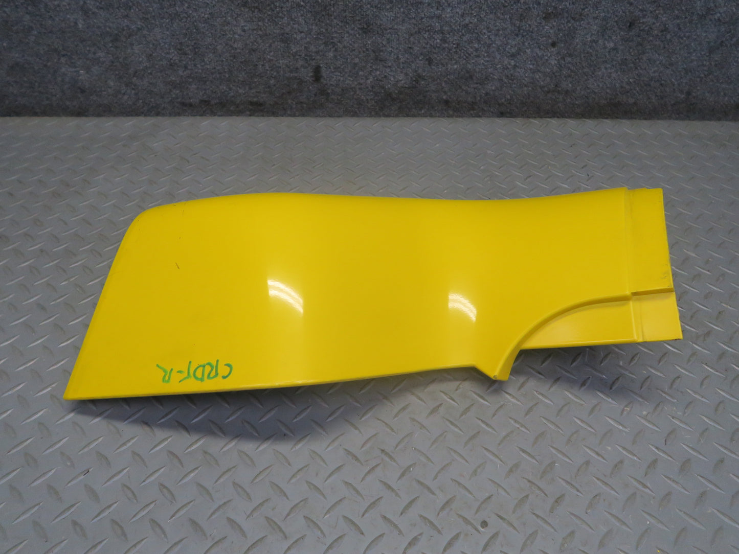 03-06 Chevrolet SSR Front Right Fender Rocker Molding Yellow OEM