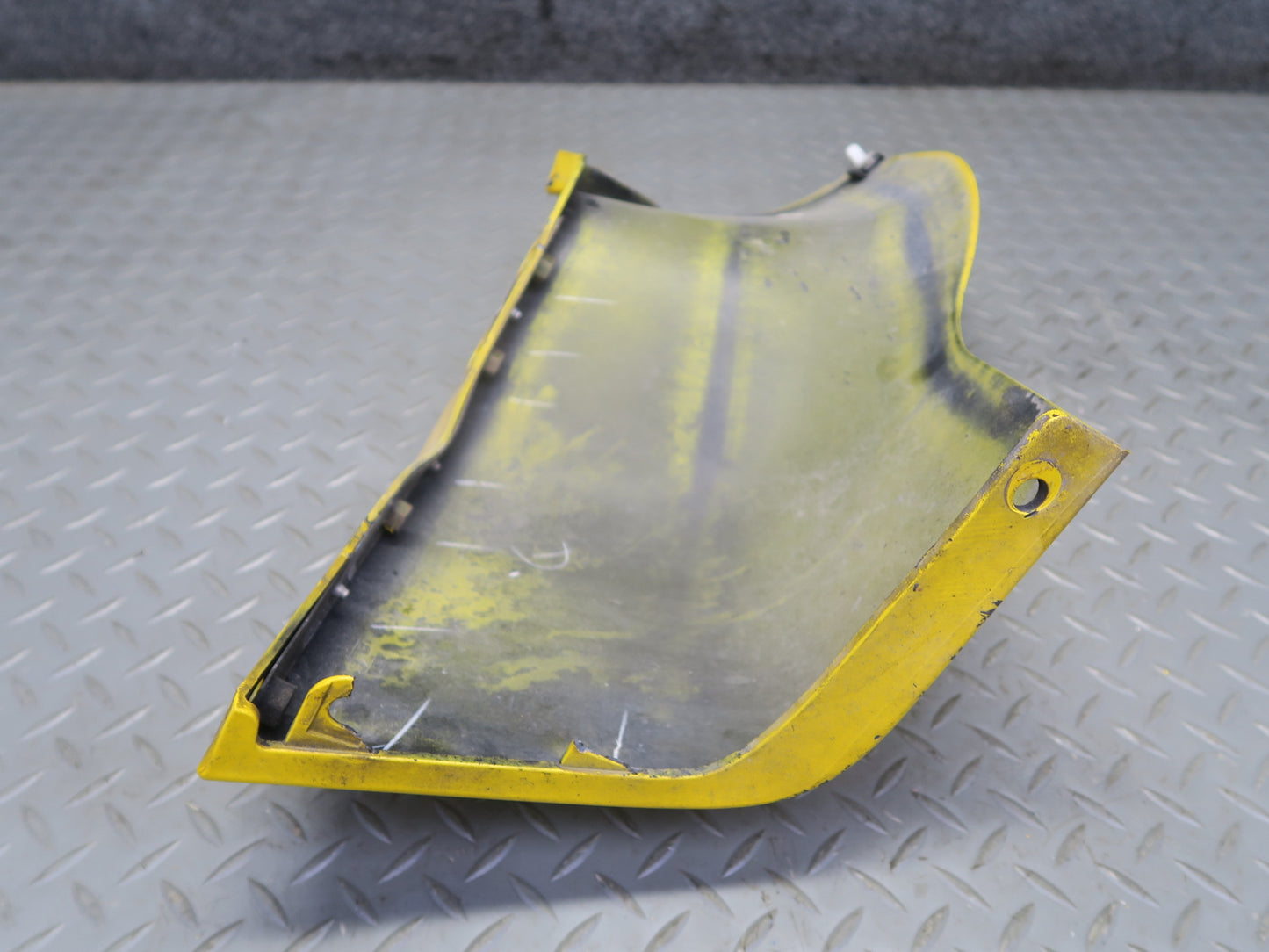 03-06 Chevrolet SSR Front Right Fender Rocker Molding Yellow OEM