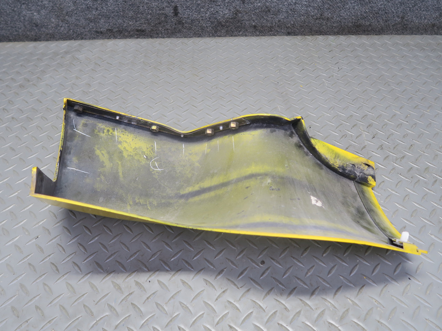 03-06 Chevrolet SSR Front Right Fender Rocker Molding Yellow OEM