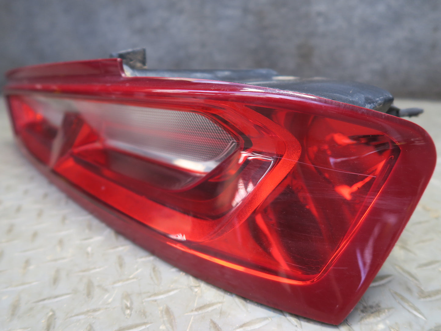 16-18 Chevrolet Camaro Set of 2 Rear Left & Right LED Tail Light Lamp OEM