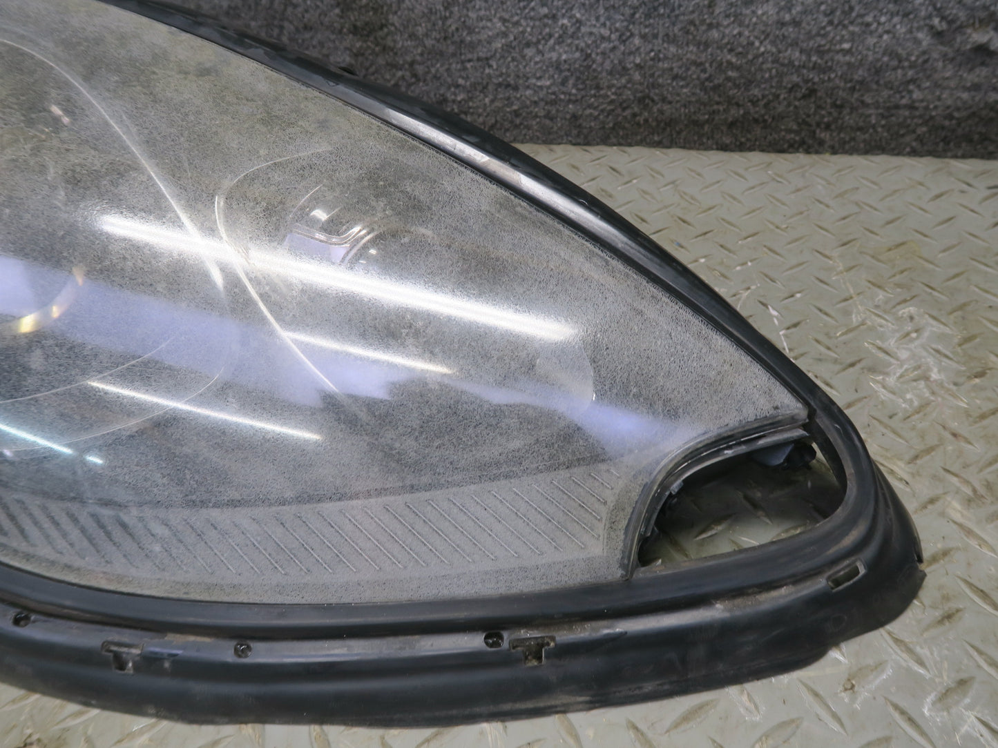 15-18 Porsche Macan Front Right Xenon Headlight w Ballast 95B941032DB Defected