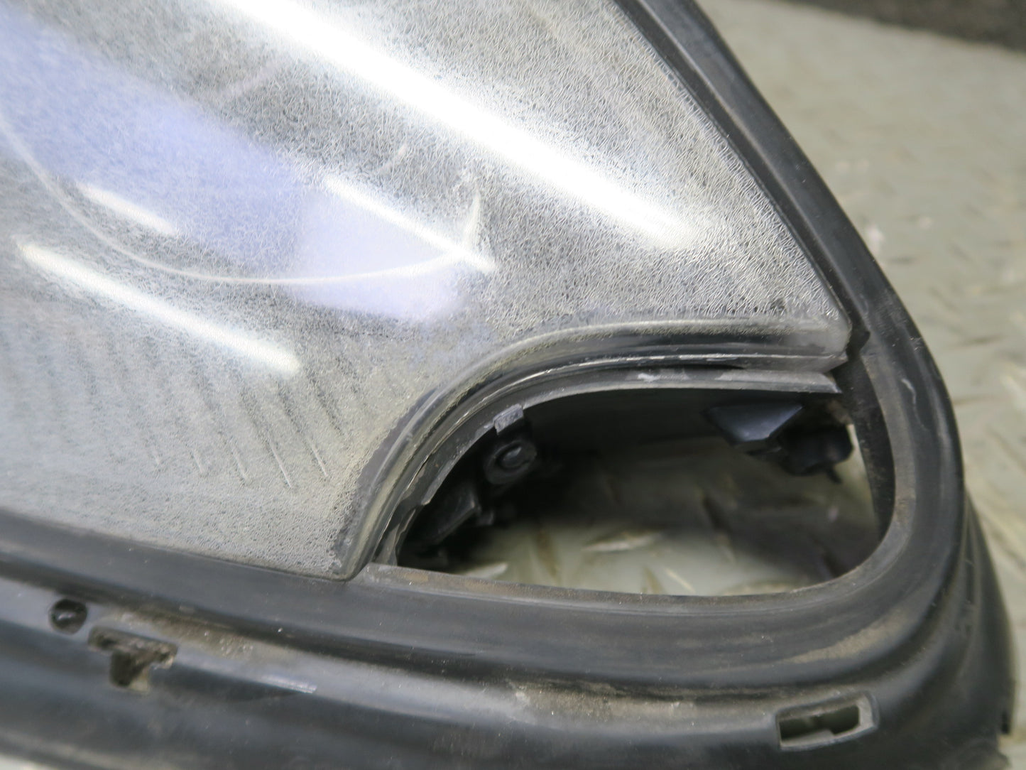15-18 Porsche Macan Front Right Xenon Headlight w Ballast 95B941032DB Defected