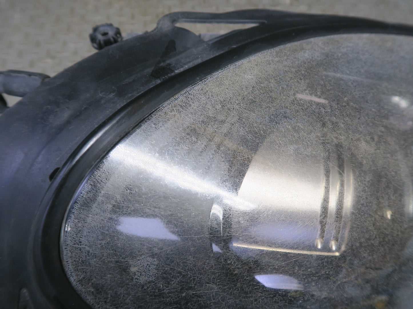 15-18 Porsche Macan Front Right Xenon Headlight w Ballast 95B941032DB Defected