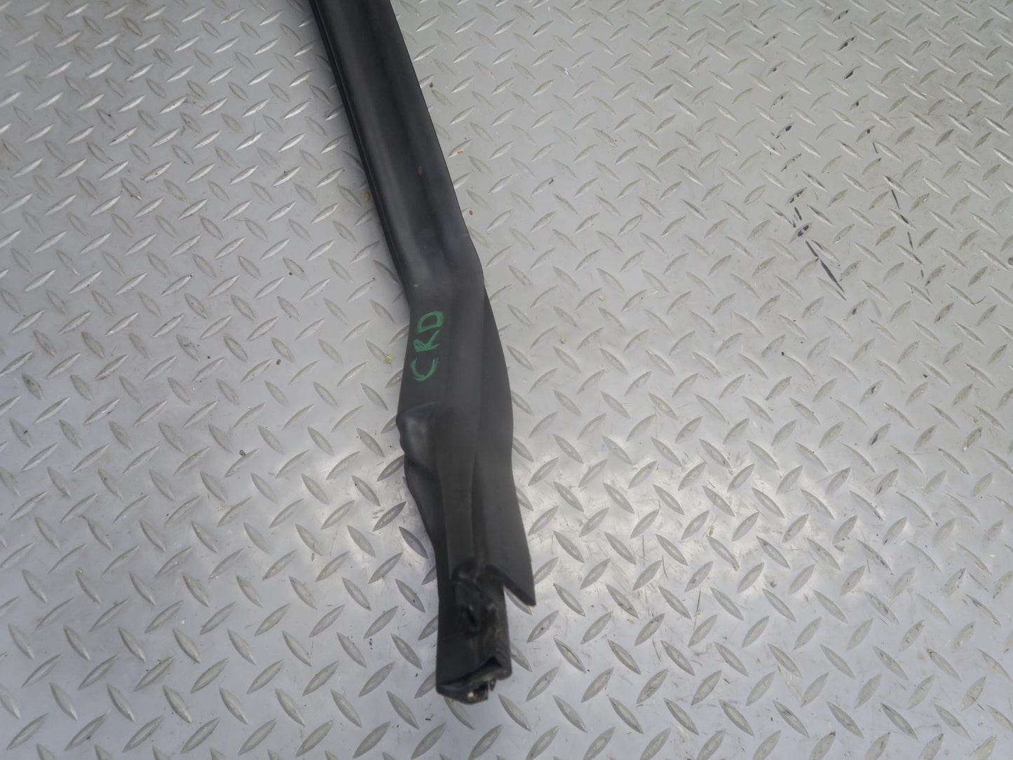 03-06 Chevrolet SSR Front Windshield Frame Weatherstrip Rubber Seal OEM