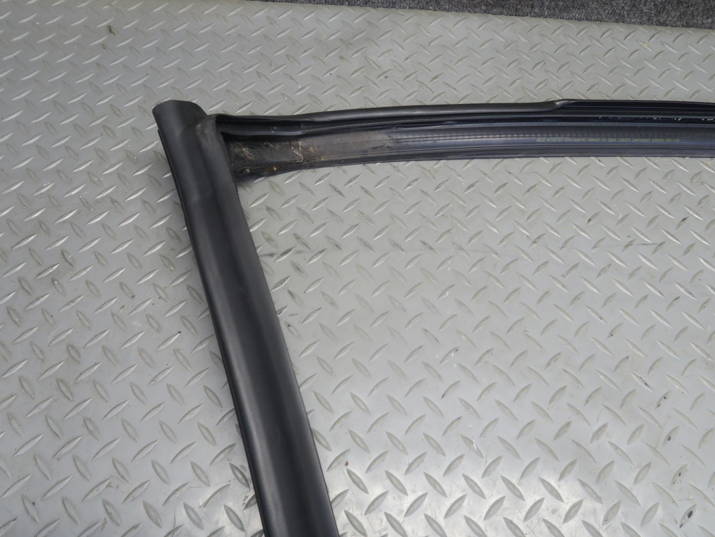 03-06 Chevrolet SSR Front Windshield Frame Weatherstrip Rubber Seal OEM