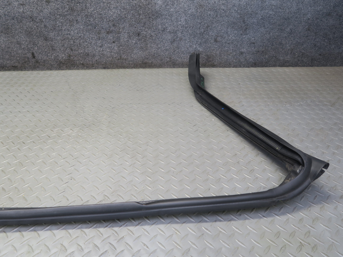 03-06 Chevrolet SSR Front Windshield Frame Weatherstrip Rubber Seal OEM