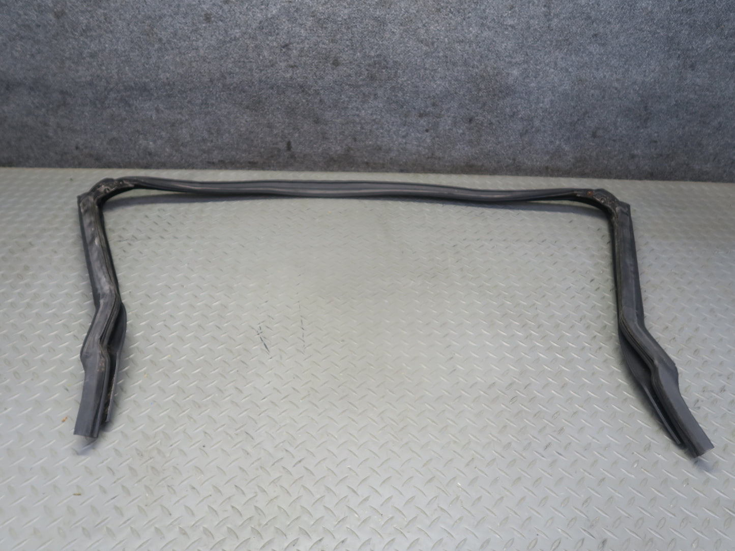 03-06 Chevrolet SSR Front Windshield Frame Weatherstrip Rubber Seal OEM