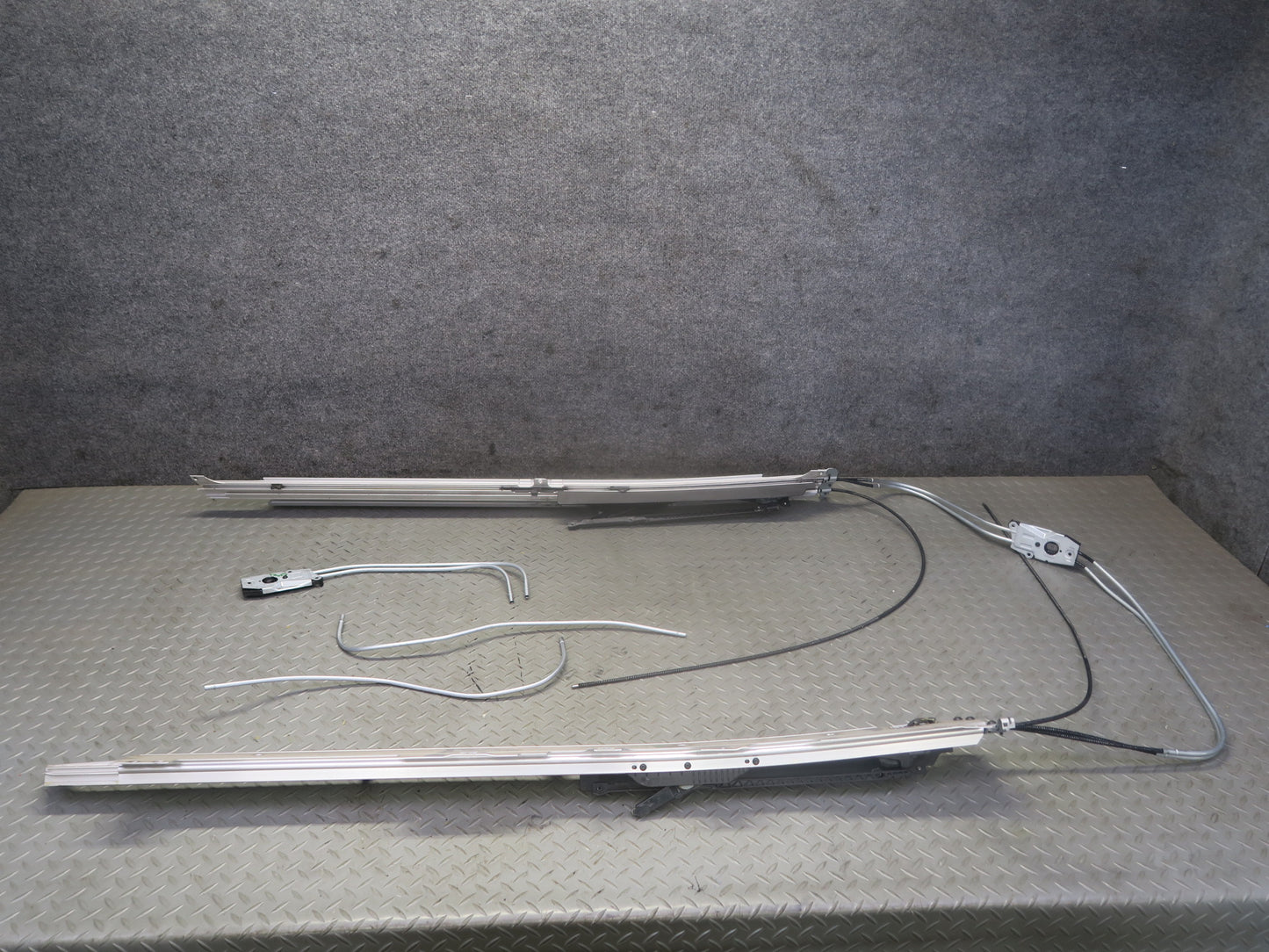 2013-2019 Mercedes X166 GLS450 Panoramic Sunroof Track Rail Frame Assembly