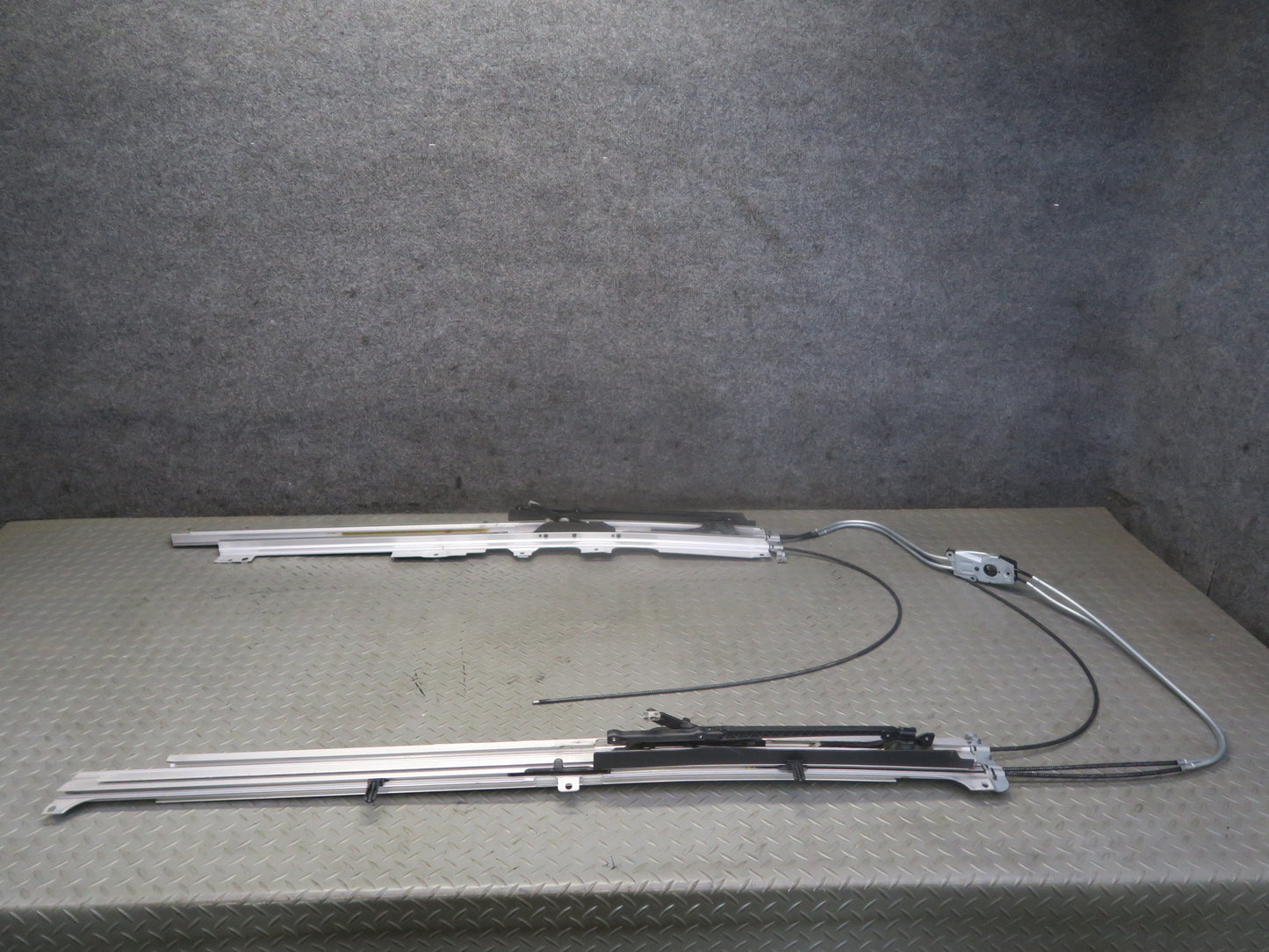 2013-2019 Mercedes X166 GLS450 Panoramic Sunroof Track Rail Frame Assembly