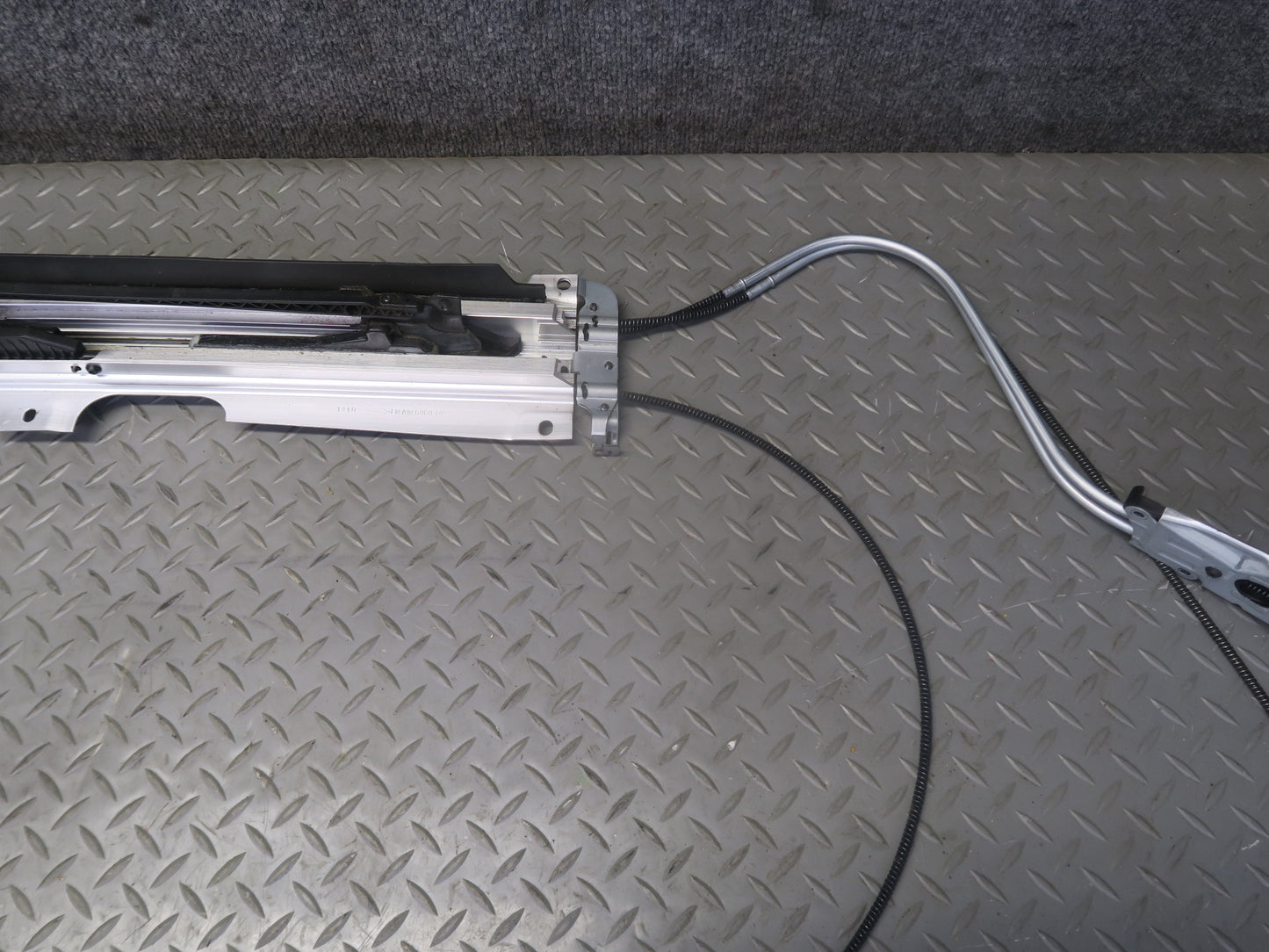 2013-2019 Mercedes X166 GLS450 Panoramic Sunroof Track Rail Frame Assembly