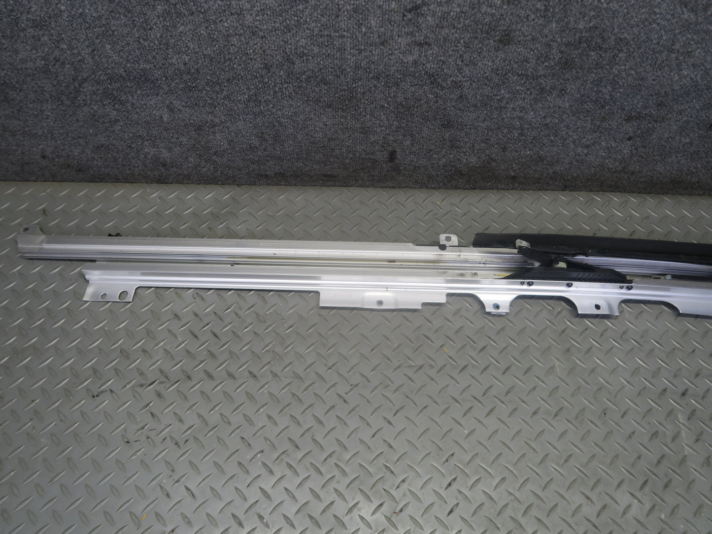 2013-2019 Mercedes X166 GLS450 Panoramic Sunroof Track Rail Frame Assembly