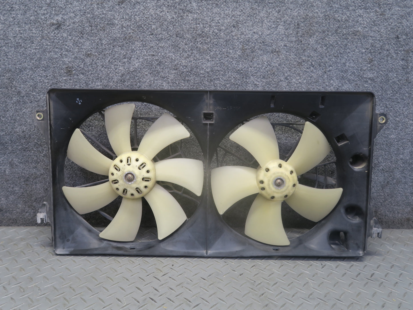 00-05 Toyota MR2 Spyder ZZW30L Engine Radiator Cooling Fan Motor Shroud OEM