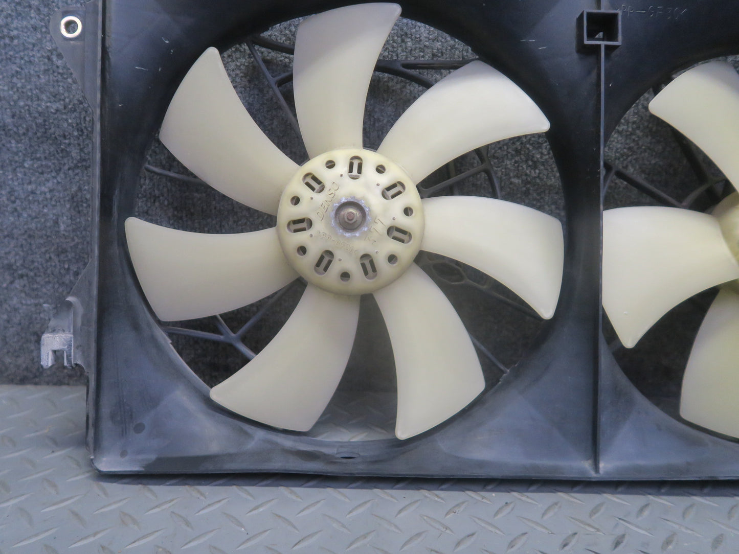 00-05 Toyota MR2 Spyder ZZW30L Engine Radiator Cooling Fan Motor Shroud OEM