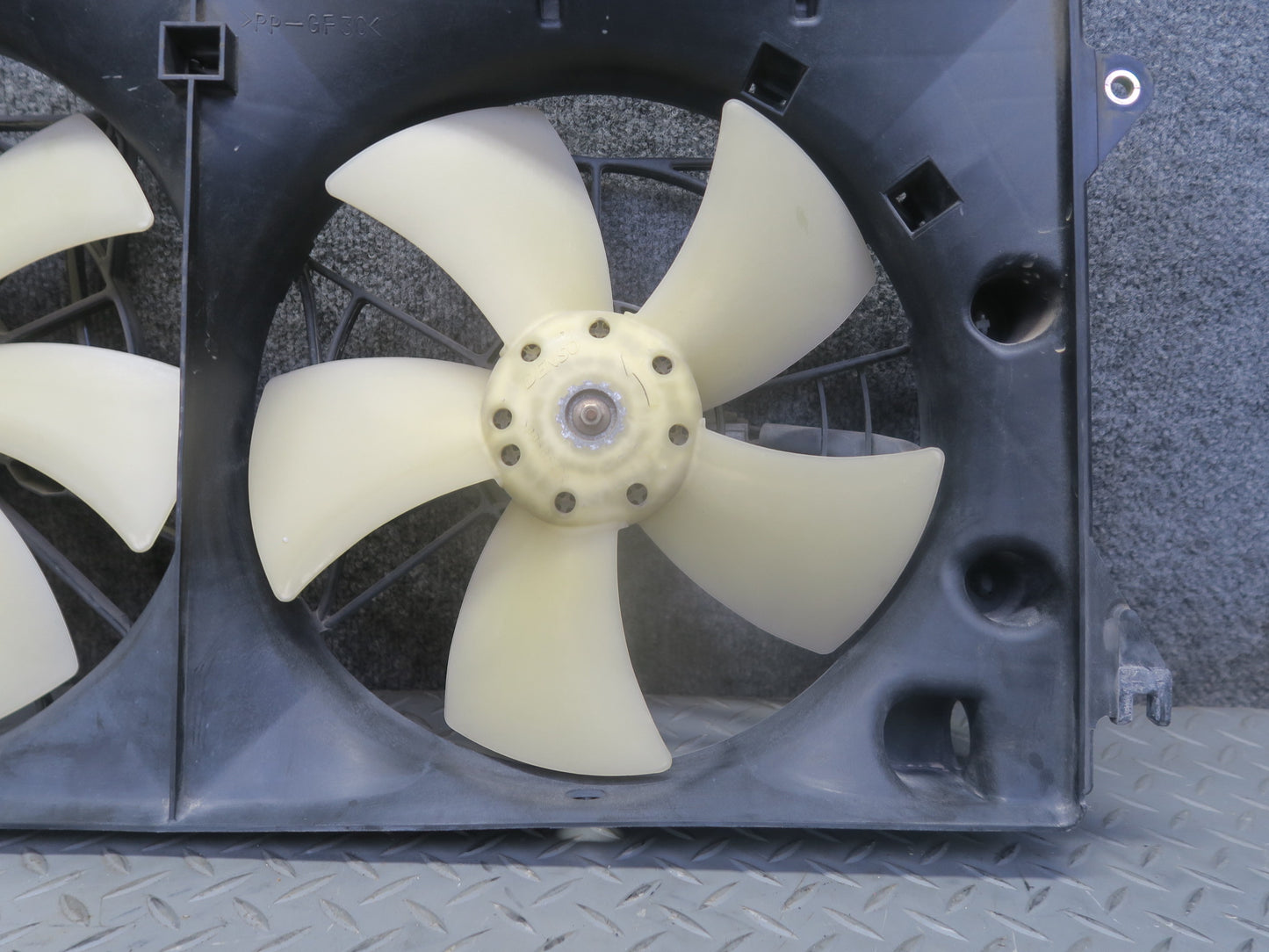 00-05 Toyota MR2 Spyder ZZW30L Engine Radiator Cooling Fan Motor Shroud OEM