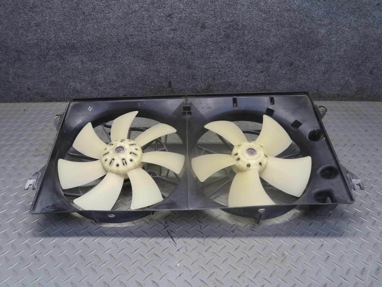 00-05 Toyota MR2 Spyder ZZW30L Engine Radiator Cooling Fan Motor Shroud OEM