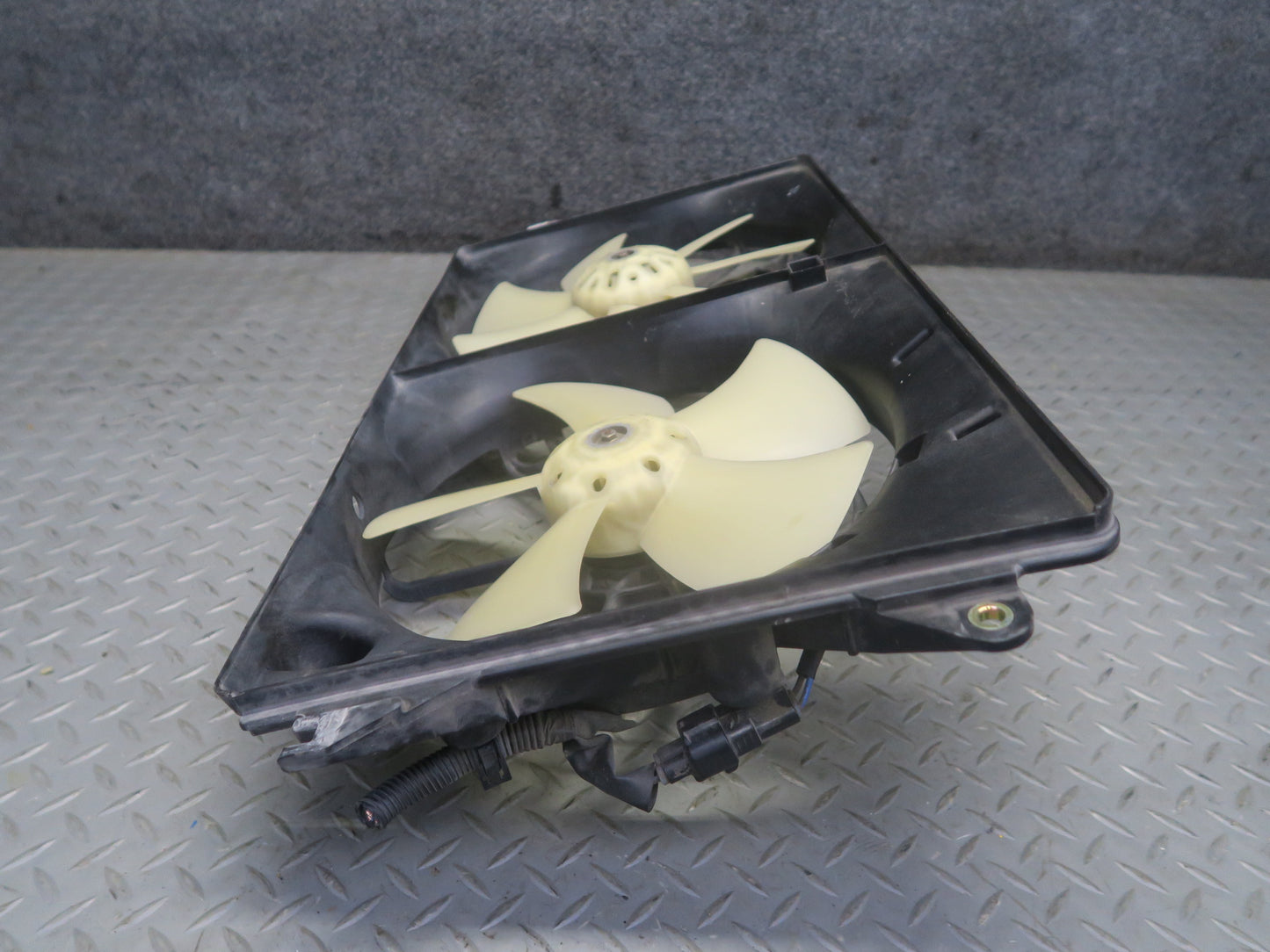 00-05 Toyota MR2 Spyder ZZW30L Engine Radiator Cooling Fan Motor Shroud OEM