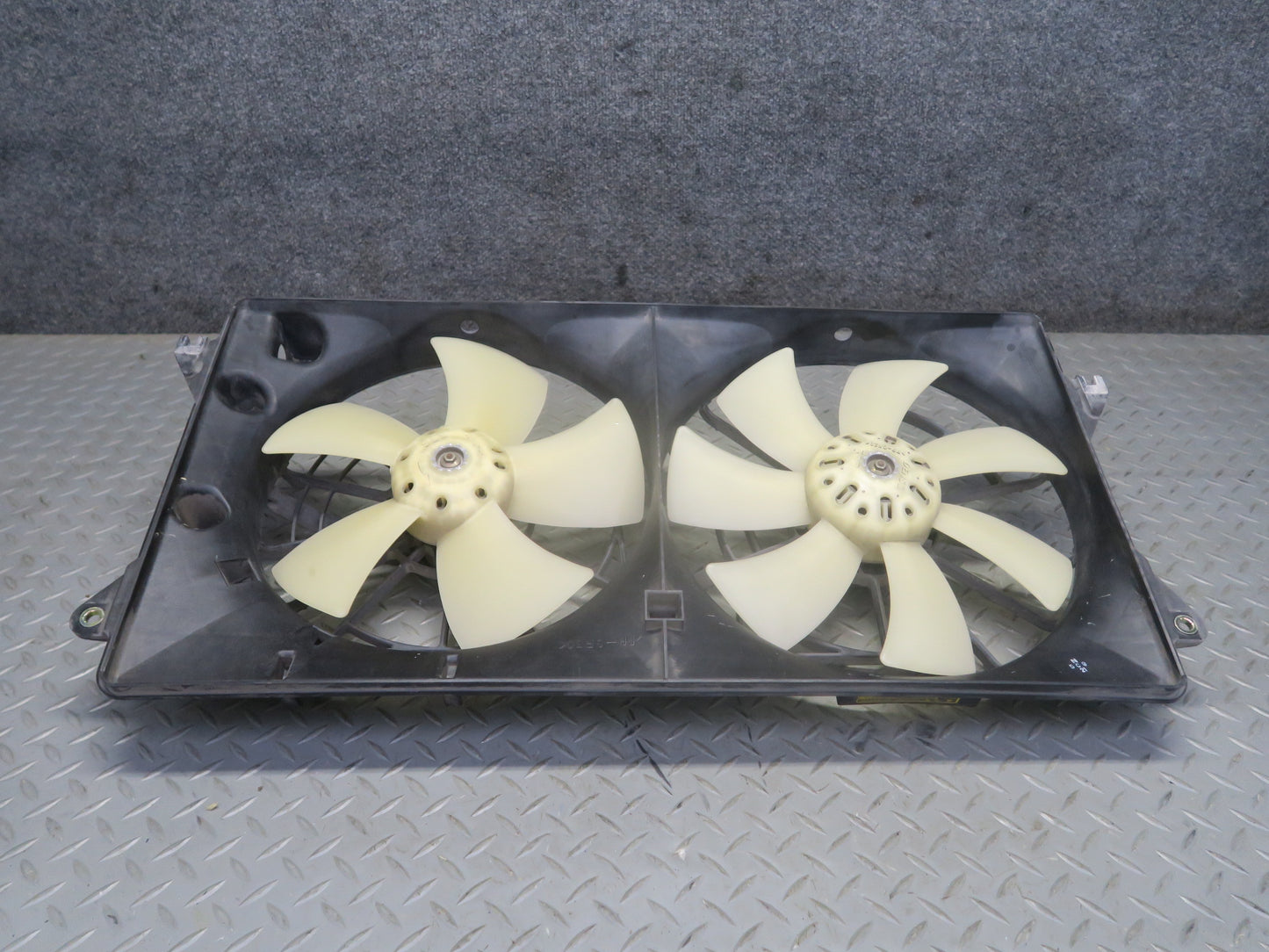 00-05 Toyota MR2 Spyder ZZW30L Engine Radiator Cooling Fan Motor Shroud OEM