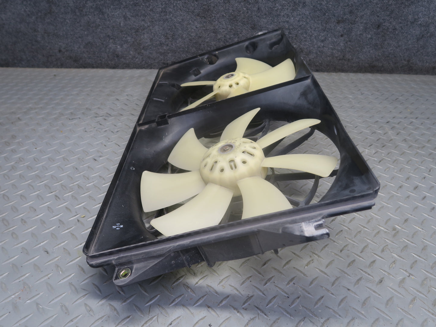 00-05 Toyota MR2 Spyder ZZW30L Engine Radiator Cooling Fan Motor Shroud OEM