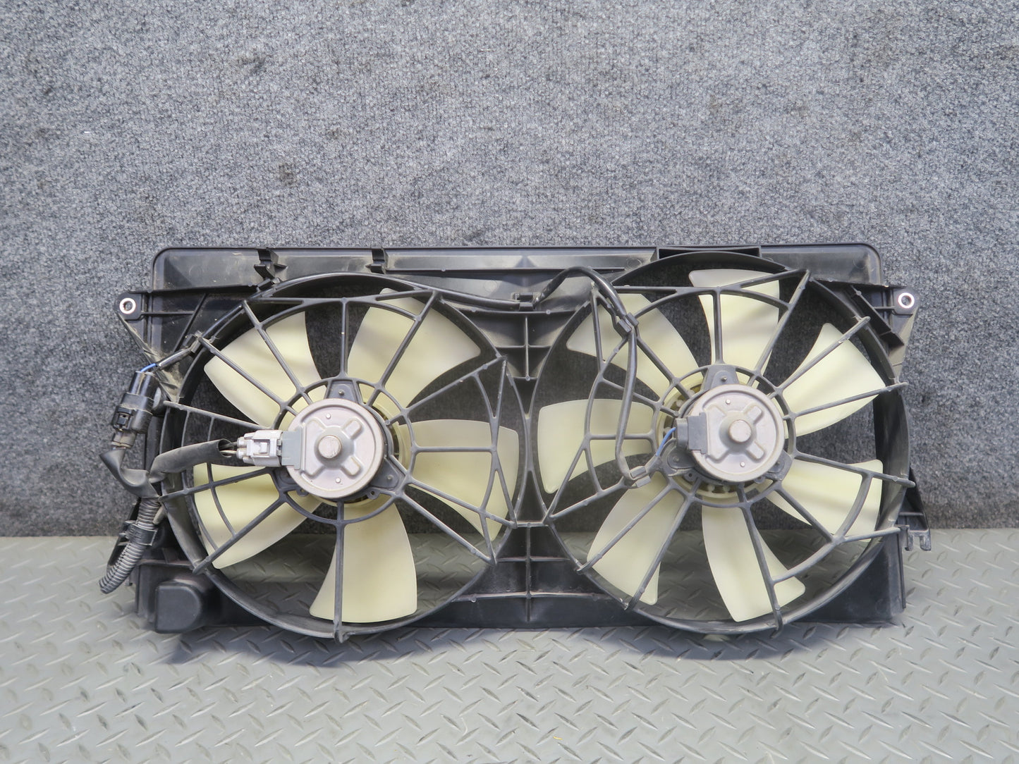 00-05 Toyota MR2 Spyder ZZW30L Engine Radiator Cooling Fan Motor Shroud OEM