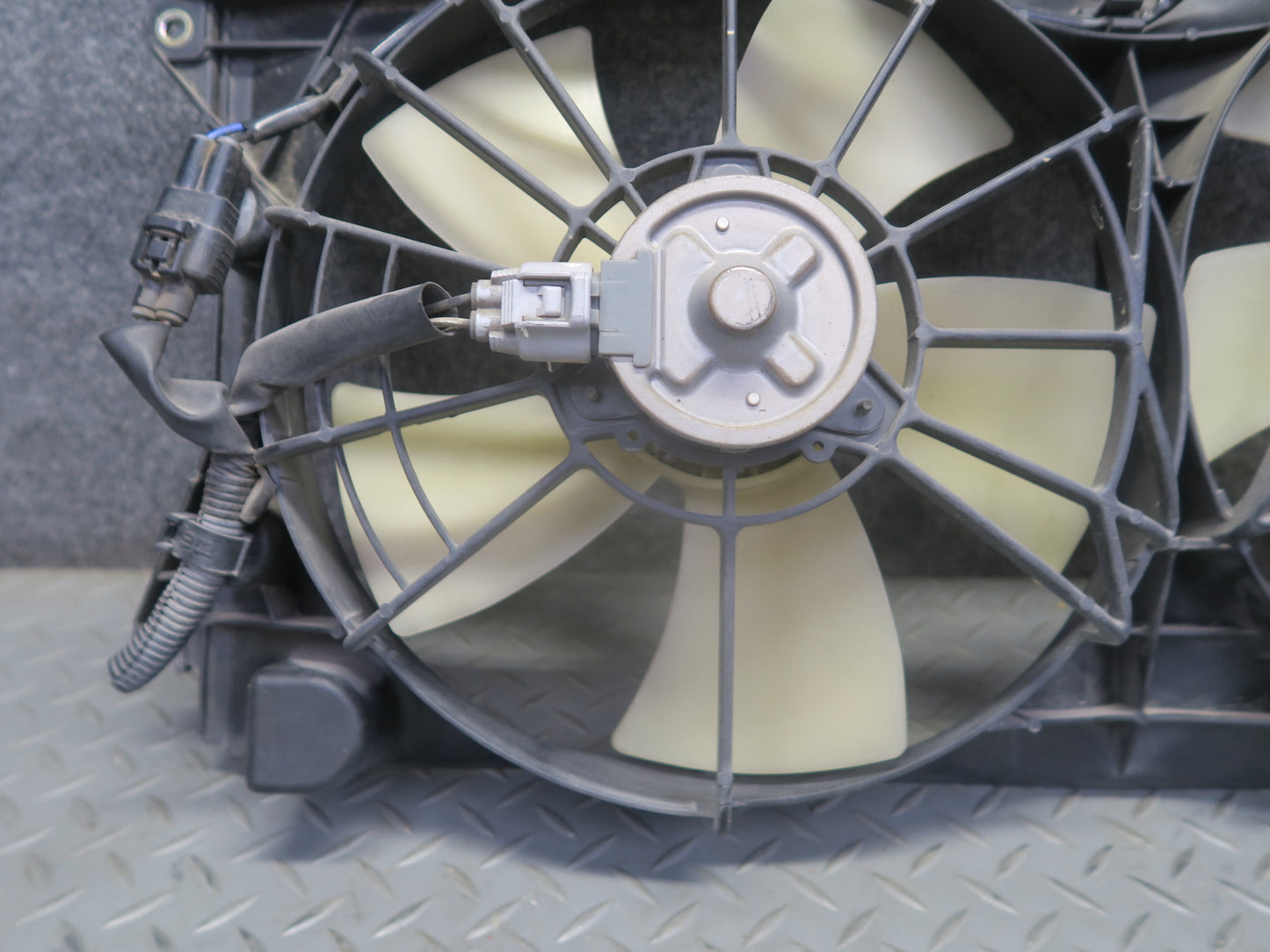 00-05 Toyota MR2 Spyder ZZW30L Engine Radiator Cooling Fan Motor Shroud OEM