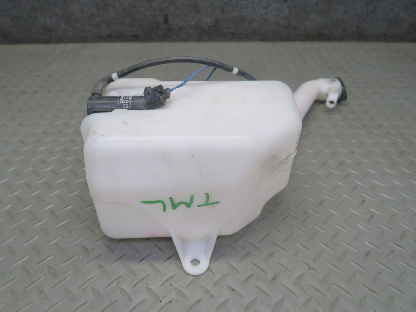 00-05 Toyota MR2 Spyder ZZW30L Windshield Washer Fluid Reservoir Tank w Pump OEM