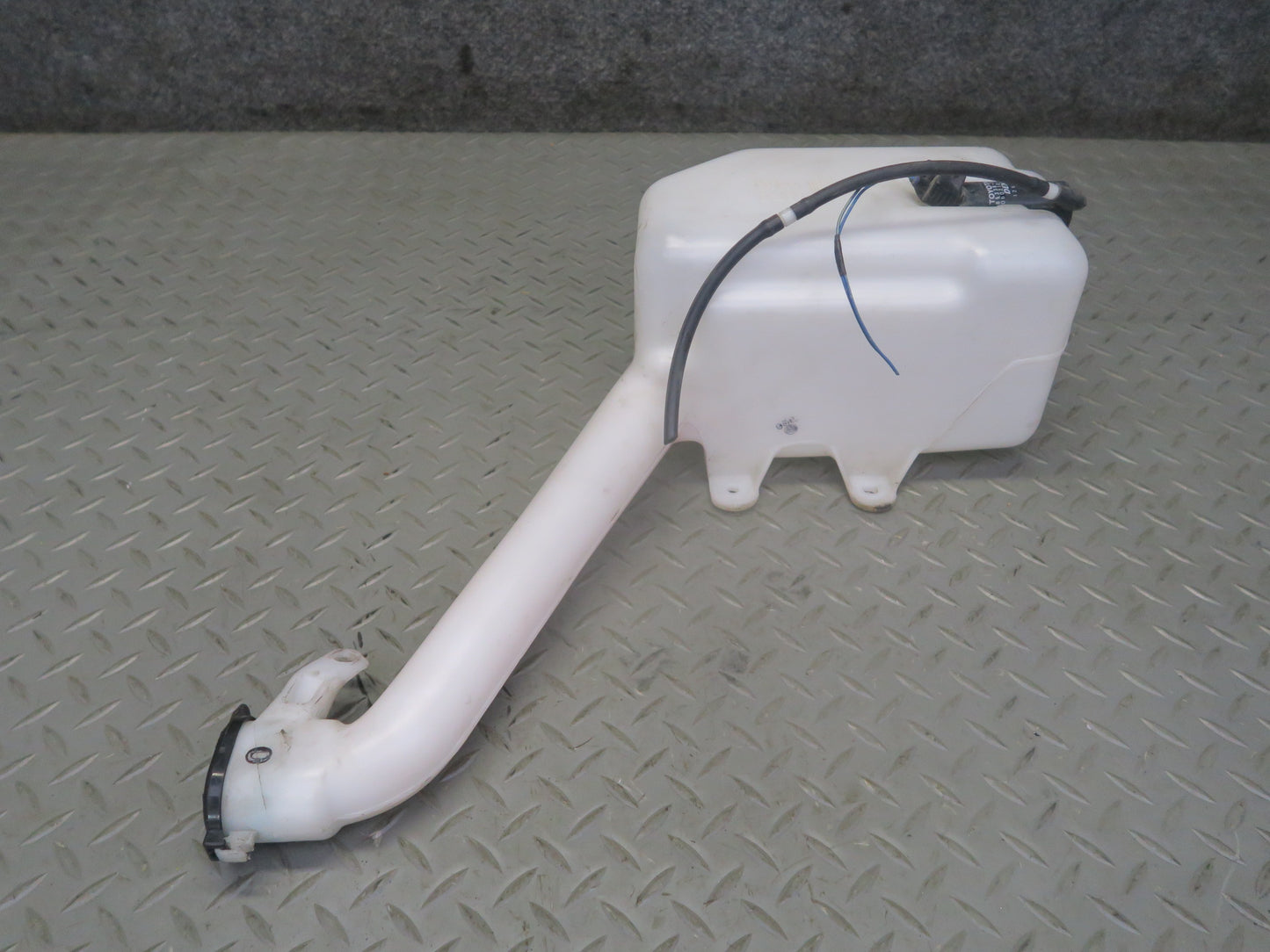 00-05 Toyota MR2 Spyder ZZW30L Windshield Washer Fluid Reservoir Tank w Pump OEM